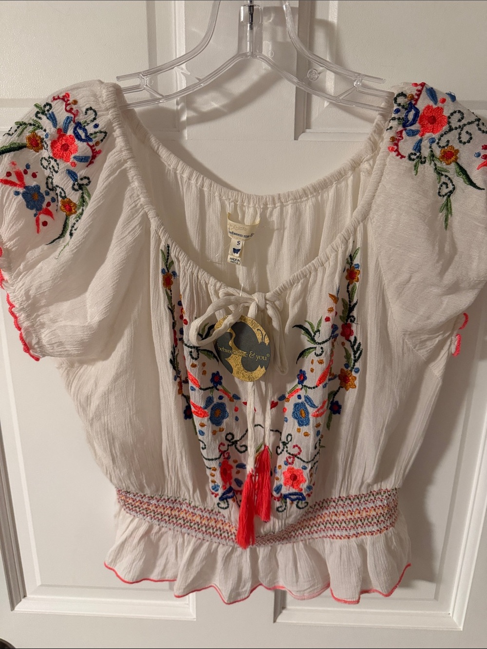 NWT Between Me & You Boho Folk Floral Embroidered Tassel Peasant Crop Top
Small